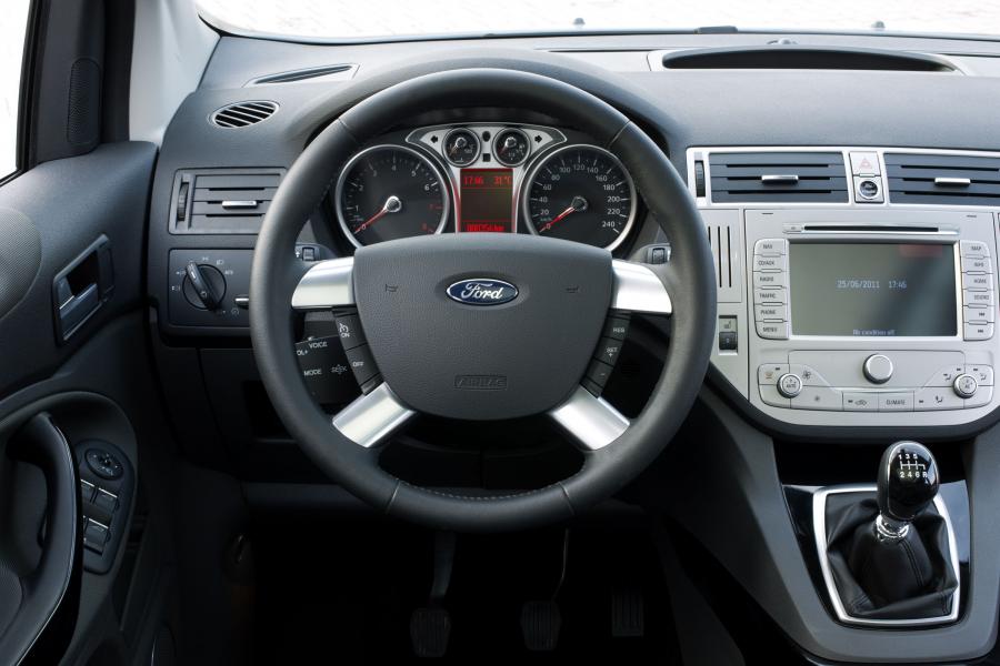  Ford Kuga Titanium S 2011 года  (фото 2 из 9)